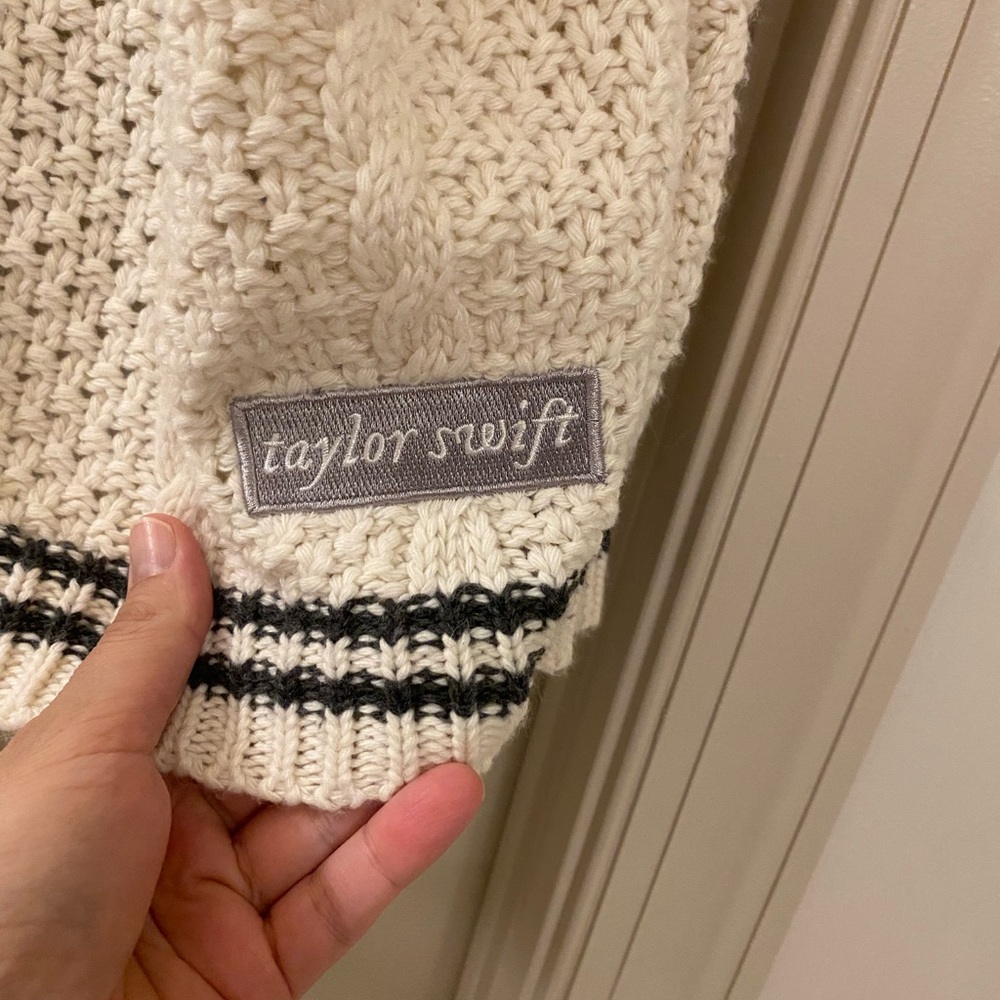 Taylor Swift Med/Lg Folklore Cream Cable Knit Cardigan with Black/ Gray Trim - Picture 4 of 7